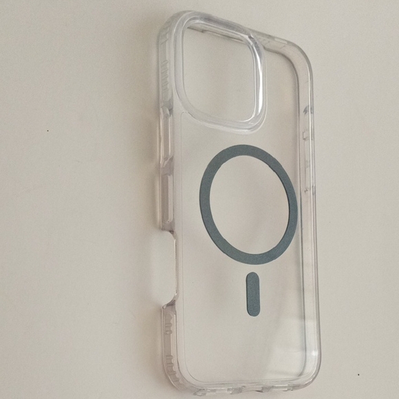 Transparent MagSafe-Compatible Phone Case - Picture 6 of 6